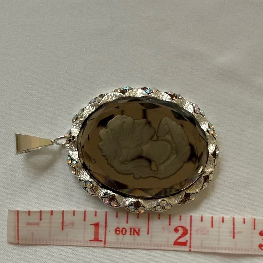 Elegant Silver Cameo Pendant​